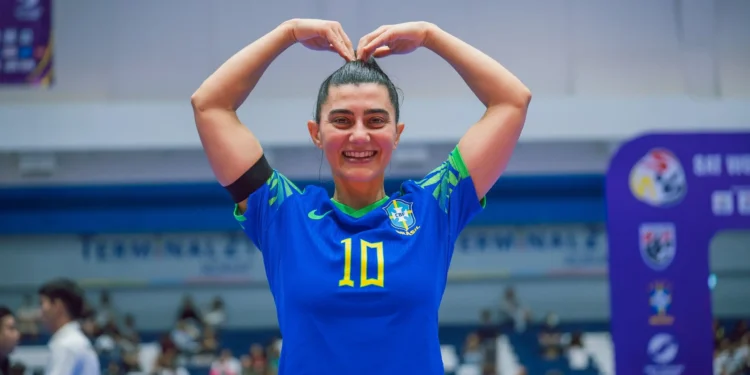 Aos 42 anos, Luciléia celebra estar na 1ª Copa do Mundo de futsal: “História sempre foi de luta”