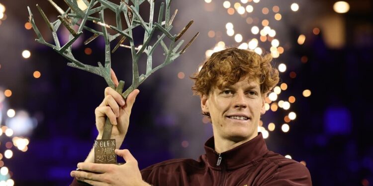 Sinner é campeão do Masters de Paris e volta a ser número 1 do mundo