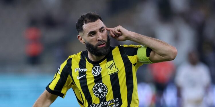 Benzema marca, Al-Ittihad vence Al-Riyadh e se recupera na Liga Saudita