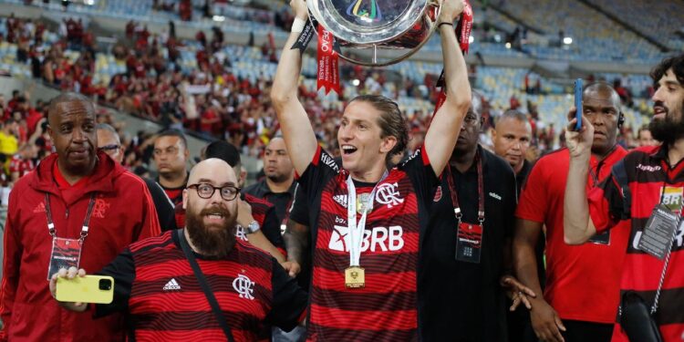 Filipe Luís entra na lista de campeões da Libertadores como técnico e jogador