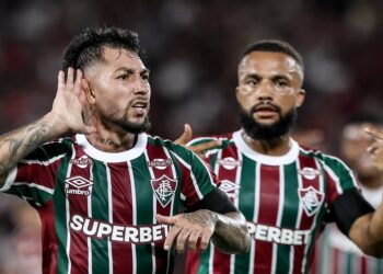 Fluminense bate Flamengo e entra no G-6 do Campeonato Brasileiro