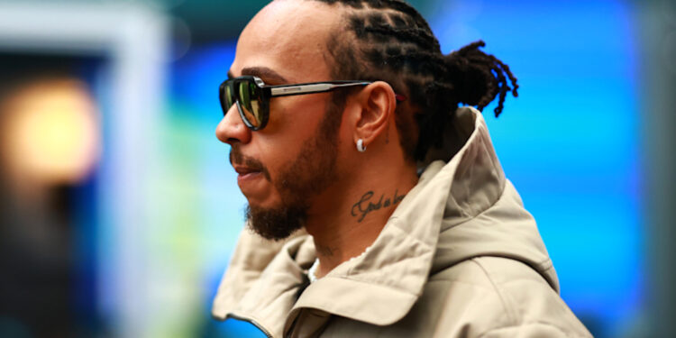 “Estou vivendo esse sonho por Senna”, diz Hamilton sobre estreia em Interlagos com a Ferrari