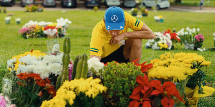 Kimi Antonelli visita túmulo de Ayrton Senna em São Paulo: “Lugar especial”