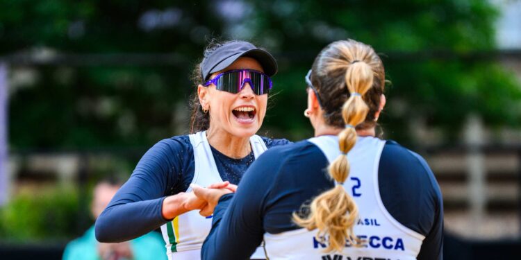 Brasileiros avançam às oitavas no Mundial de Vôlei de Praia