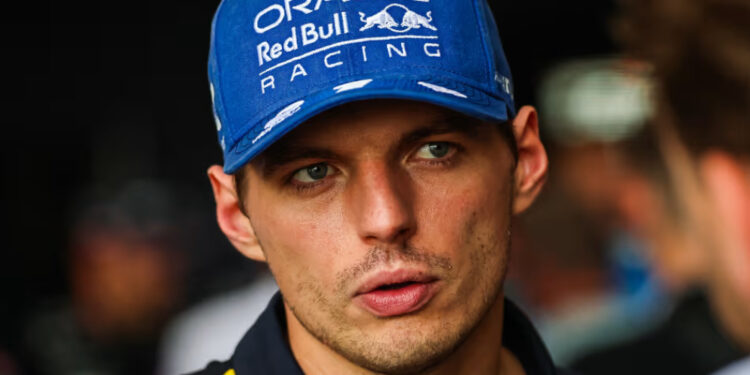 Verstappen troca o motor e larga do pit lane no GP de São Paulo