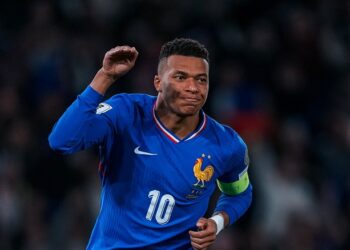 França carimba passaporte para Copa de 2026; Portugal tropeça e adia vaga