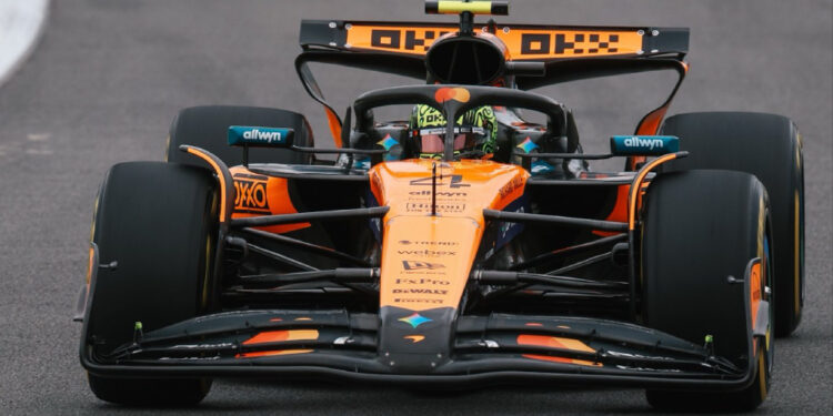 Norris vence o GP de São Paulo e amplia vantagem sobre Piastri em fim de semana dos sonhos