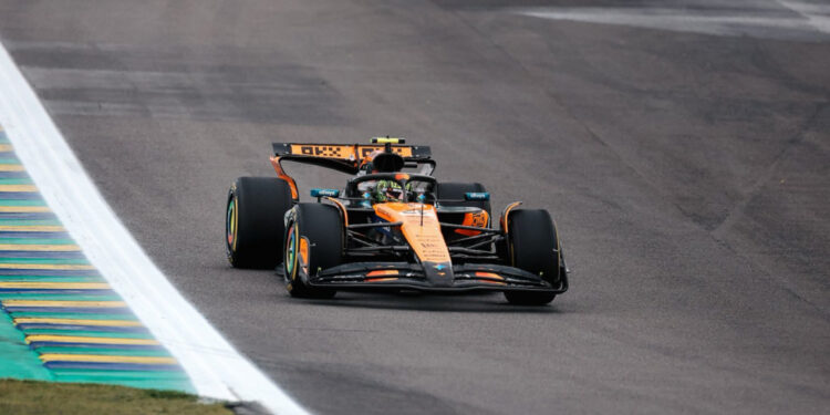 Norris vence sprint em São Paulo e amplia liderança com batida de Piastri