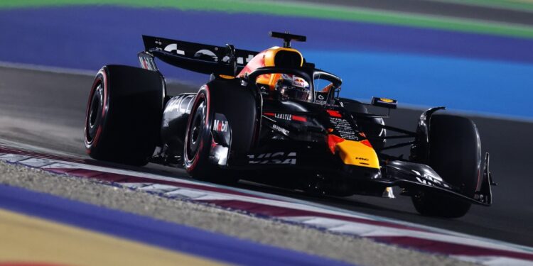 McLaren erra na estratégia, Verstappen vence no Catar e adia decisão da F1 para Abu Dhabi