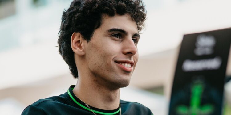 Bortoleto destaca dia positivo da Sauber após bons treinos em Abu Dhabi