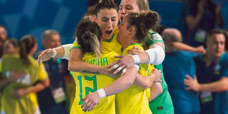 Brasil goleia a Espanha e vai à final da 1ª Copa do Mundo Feminina de Futsal