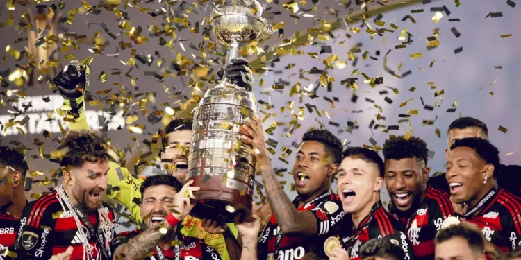 Campeão Flamengo domina seleção da Libertadores