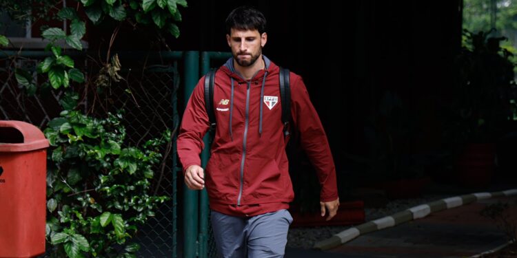 São Paulo sofre transfer ban por dívida com empresário de Calleri