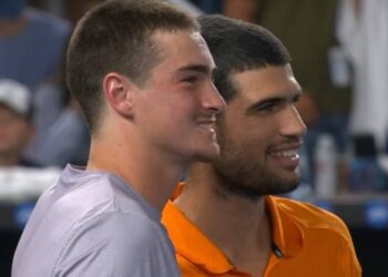 João Fonseca desperdiça chance de bater Alcaraz e perde jogo em Miami