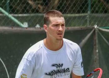 João Fonseca cumpre promessa e aparece de visual novo em treino