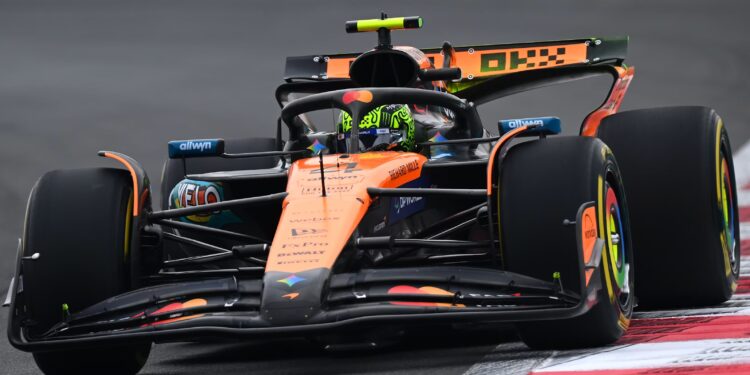 Na briga pelo título da F1, Norris lidera primeiro treino livre em Abu Dhabi; Bortoleto é 7º