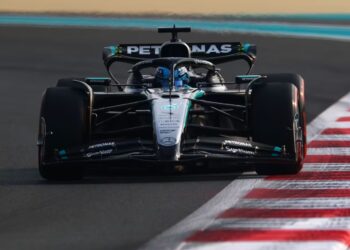 Russell desbanca candidatos ao título e lidera o TL3 em Abu Dhabi; Bortoleto é 11º