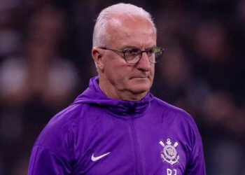 “Hoje ele precisava ouvir a reposta”, diz Dorival após xingar torcedor do Corinthians