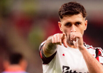 Arrascaeta decide, Flamengo bate Cruz Azul e avança na Copa Intercontinental