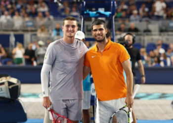 Alcaraz elogia João Fonseca após duelo em Miami: “Chegou ao circuito com muita força”