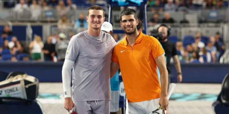 Alcaraz elogia João Fonseca após duelo em Miami: “Chegou ao circuito com muita força”