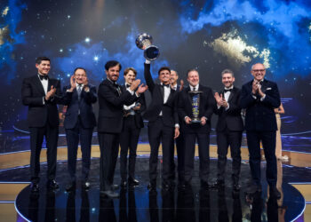 Norris levanta troféu de campeão da F1 em Festa de Gala da FIA