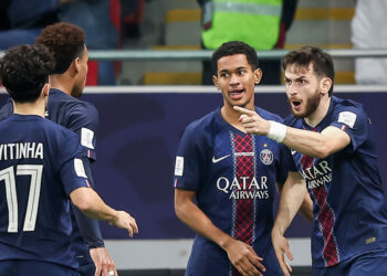 Goleiro pega quatro pênaltis, PSG bate o Flamengo e é campeão mundial pela primeira vez