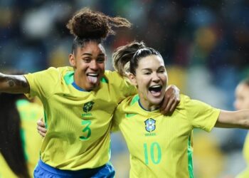 Seleção feminina faz 5 a 0 sobre Portugal na última partida da temporada