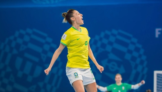 Brasil goleia Japão e avança às semis da Copa do Mundo de Futsal