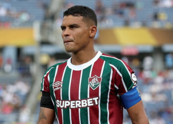 Fluminense oficializa rescisão de contrato com Thiago Silva