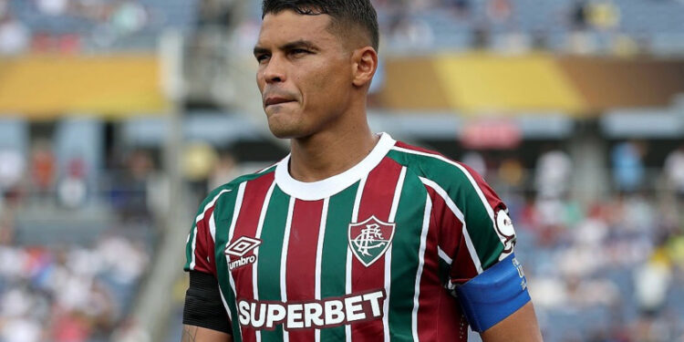 Fluminense oficializa rescisão de contrato com Thiago Silva