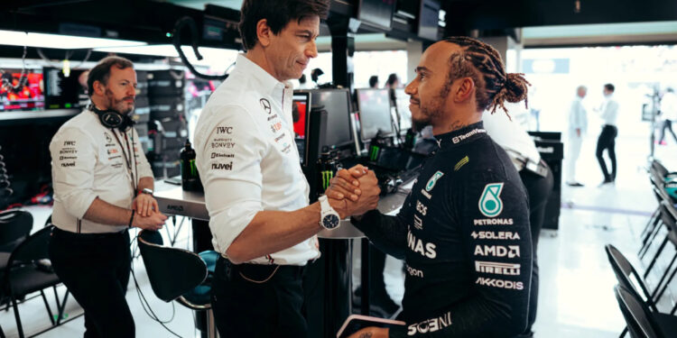 Toto diz que Abu Dhabi 2021 ainda domina conversas com Hamilton: “Pensamos nisso todo dia”